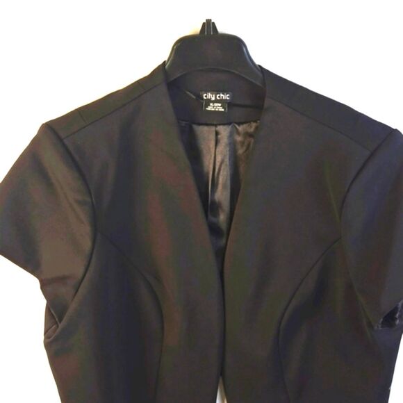 City Chic Women's Elegant Black Cropped Black Crop Blazer Jacket Sz XL / 22W - Picture 2 of 8